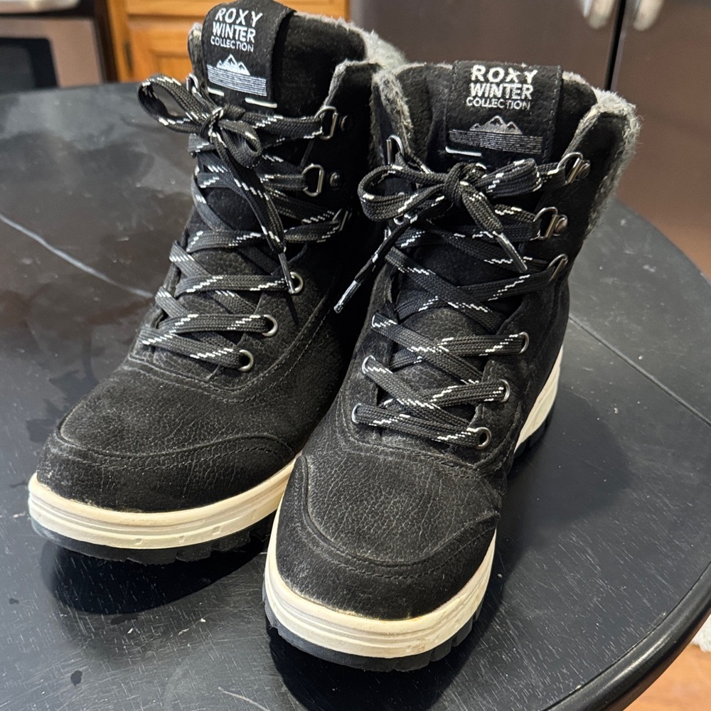 Roxy Black Lace Up Boots with Cream Soles